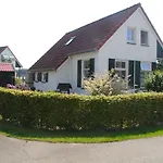Freistehendes Am Naehe Roermond Holiday home Heel